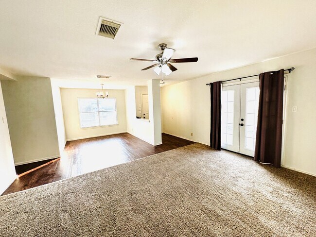 Foto del edificio - Cozy 2 Bedroom 2 Bath 1 Story Home
