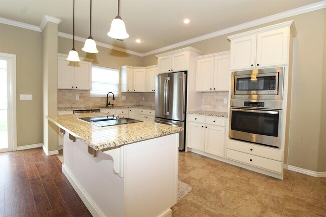 Foto del edificio - 656 N Longfellow Ln