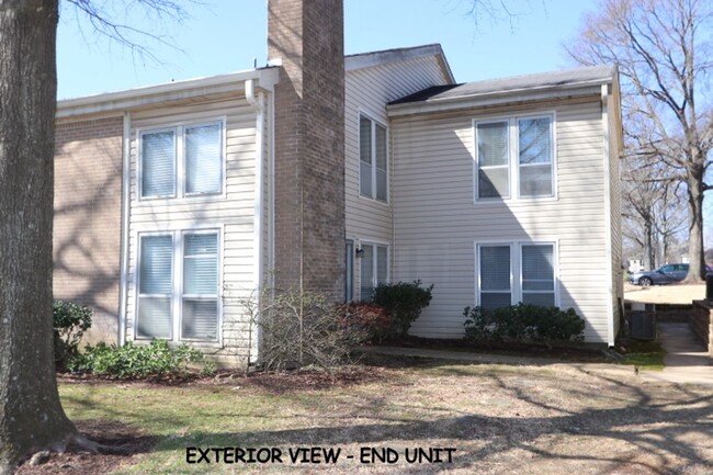 Building Photo - LARGE EAST MEMPHIS/GERMANTOWN TOWNHOME