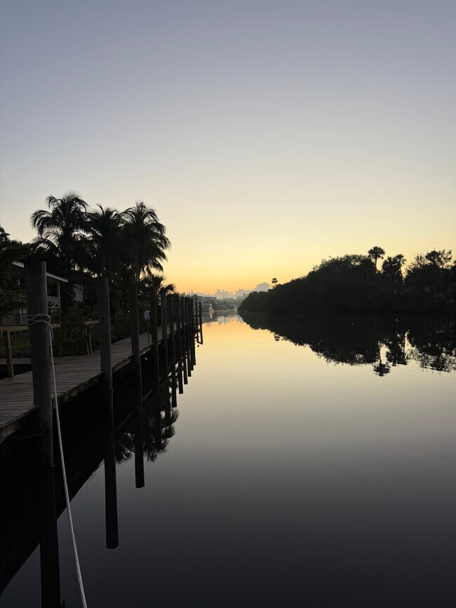 Foto del edificio - 730 SW Salerno Rd