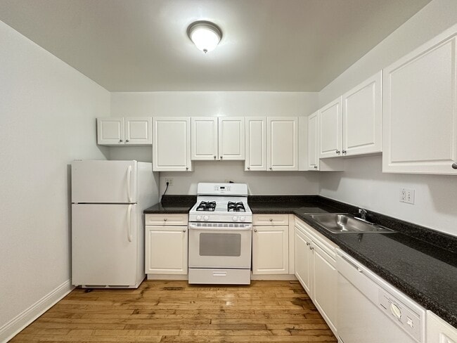 Building Photo - 347 Park Ave