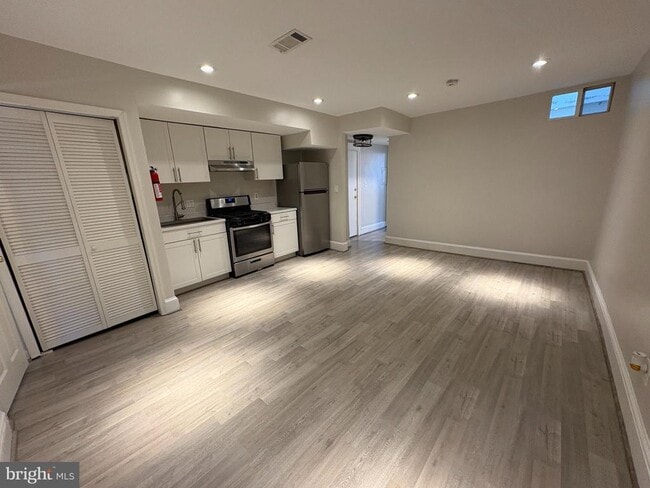 Foto del edificio - 1712 West Virginia Ave NE