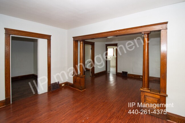 Foto del edificio - Lovely 2 Bed, 1 Bath Apartment in Clevelan...