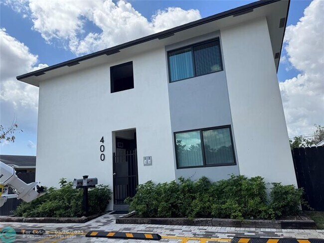 Foto del edificio - 400 NE 30th St