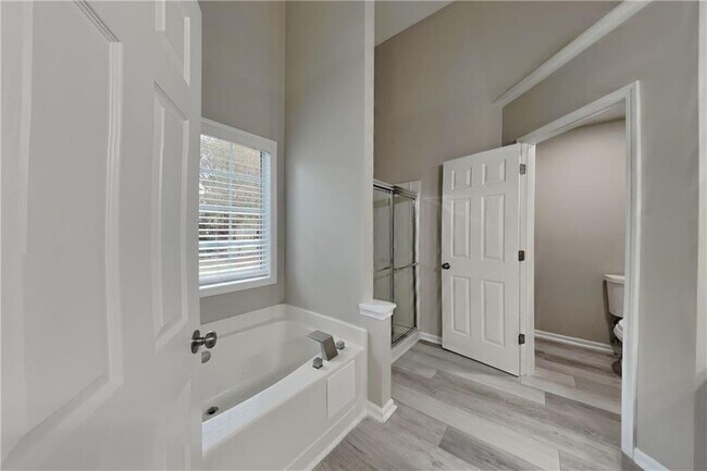 Foto del edificio - 1446 Dunton Green Way