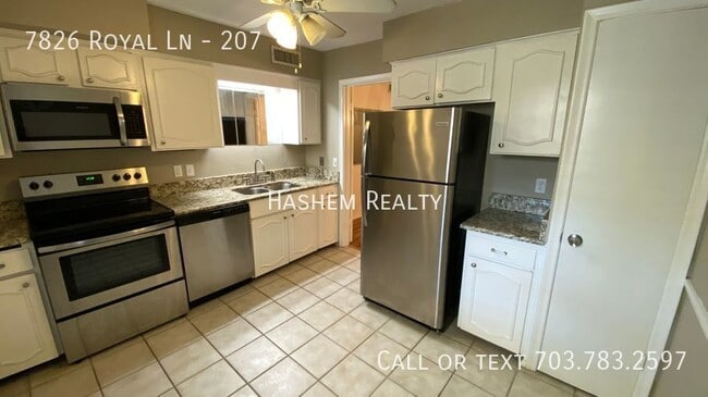 Building Photo - This Beautiful 2nd story condominium, exqu...