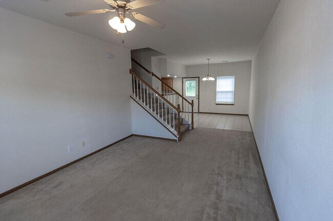 Building Photo - 5000 Derby Ridge Dr