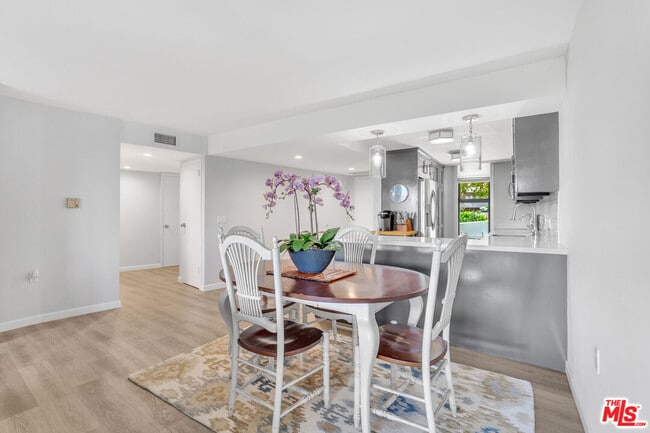 Foto del edificio - 4337 Marina City Dr