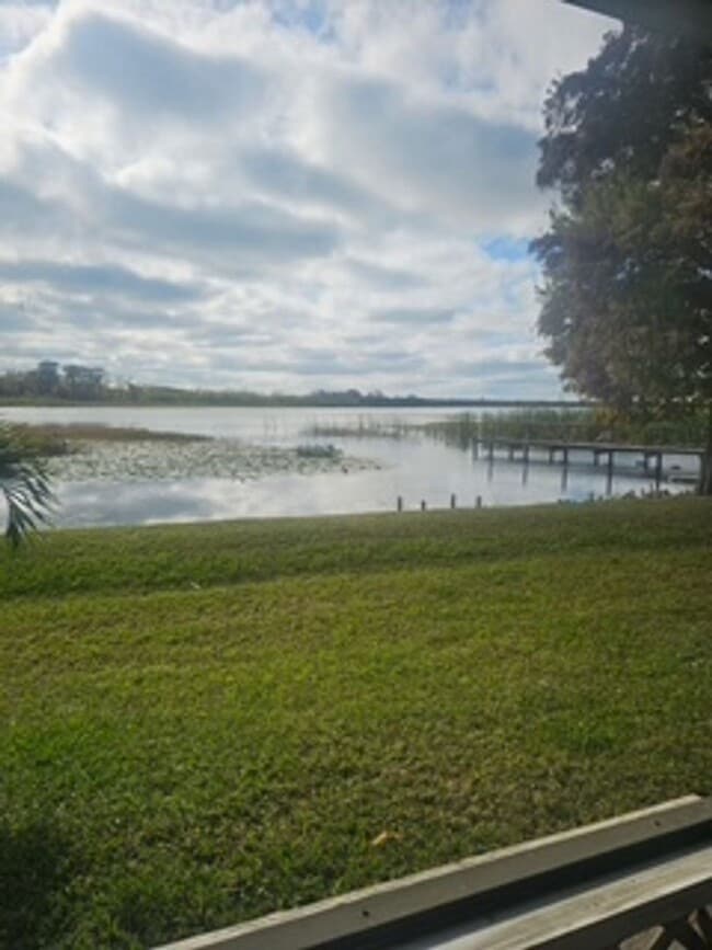 Foto del edificio - 2 bed 2.5 bath Lake Front Townhouse