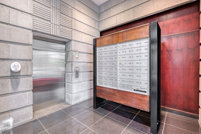 Building Photo - 340 Rue du Champ de Mars