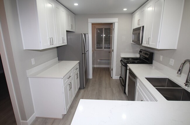 Building Photo - REMODELED KIRKLAND 2 BED CONDO FOR RENT W ...