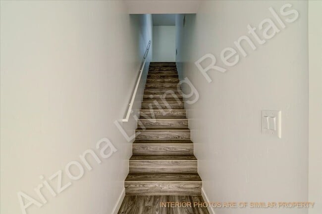 Building Photo - DISCOVER MINIMAL MODERN LIVING