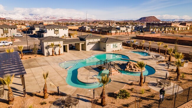 Foto del edificio - End Unit Townhome in Woodland Estates