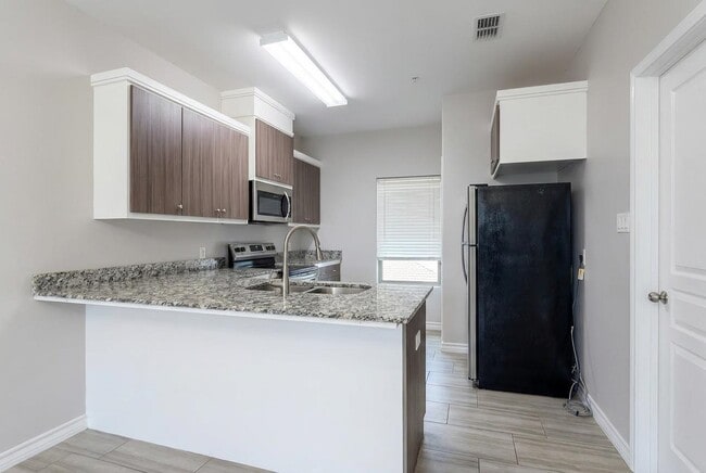Building Photo - 5601 Cuenca Dr