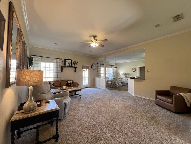 Foto del edificio - 1535 Glenwood Dr