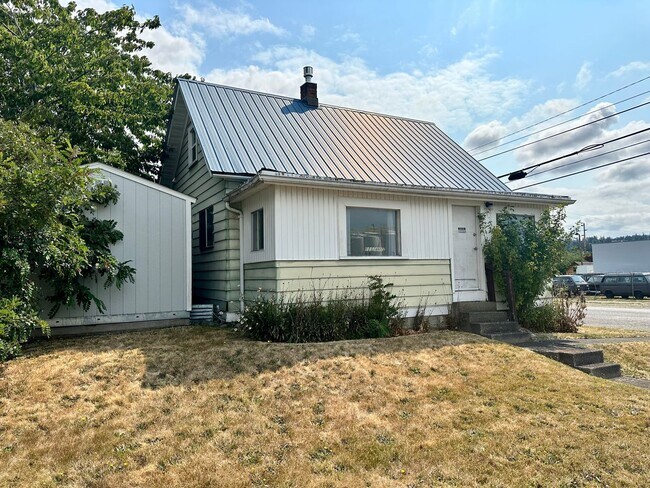 Foto del edificio - PRELEASING: Available September 2026! 3 bdrm/1 bath House!