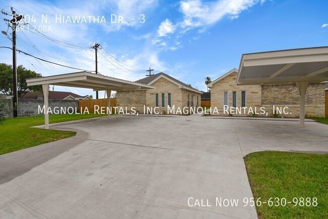 Building Photo - 5204 N Hiawatha Dr