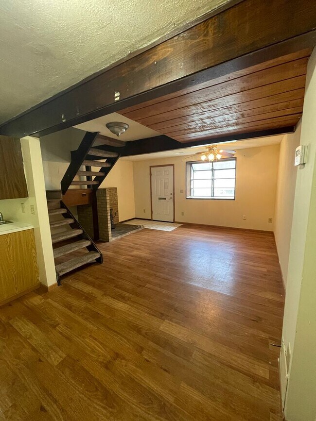 Foto del edificio - 64 W Northwood Ave