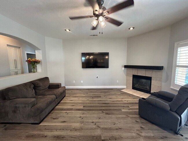 Foto del edificio - 3052 Red Oak Ct