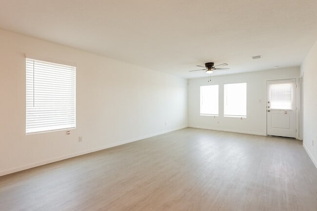 Building Photo - 501 Chevre Rd