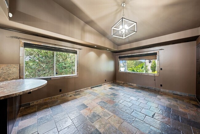 Foto del edificio - 3953 W 178th St