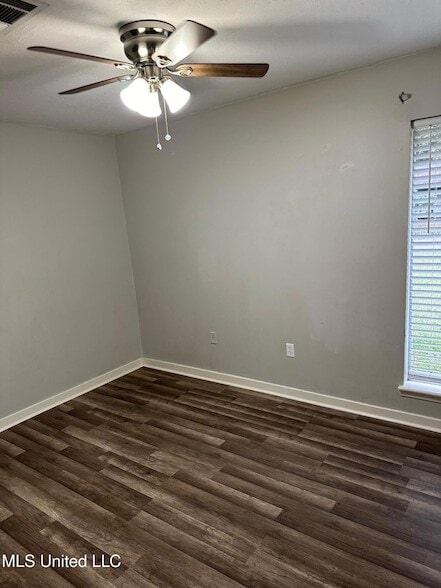 Building Photo - 128 Fern Valley Rd