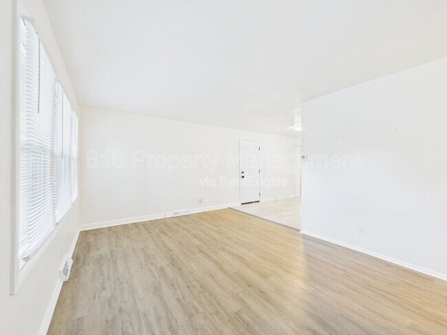 Foto del edificio - 11018 Booth Ave