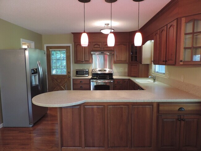Foto del edificio - 404 Wintergreen Dr