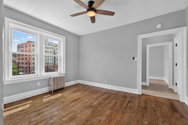 Foto del edificio - 55 Corbin Ave