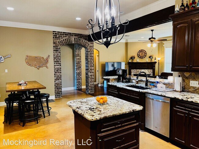Foto del edificio - 4 br, 3 bath House - 459 Long Acre
