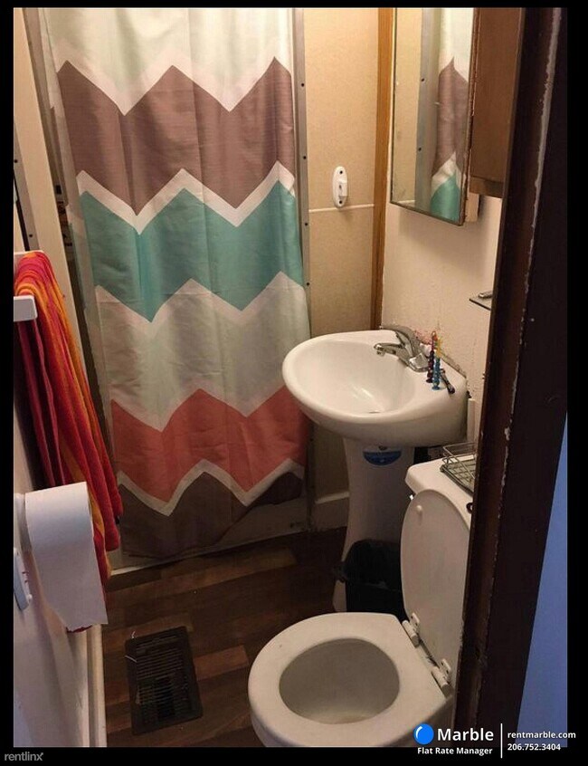 Building Photo - 4 br, 1 bath House - 436 E Prospect St Flo...