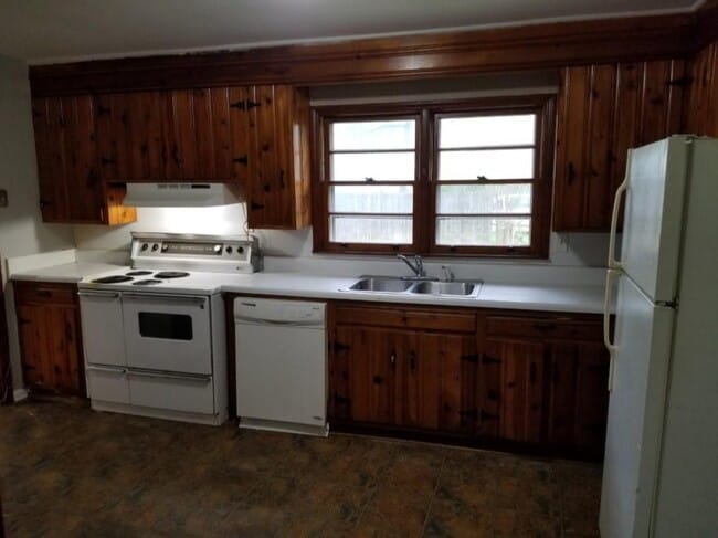 Building Photo - 205 Marigold Road