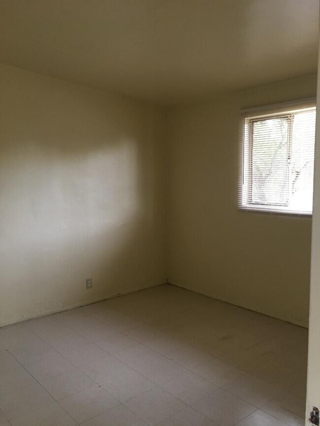 Foto del edificio - 5656 E 32nd St