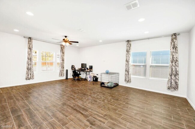 Building Photo - 3 br, 2.5 bath House - 1121 Esplanade Pkwy