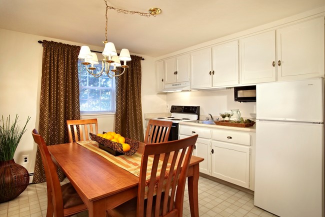 Kitchen - Audubon Manor