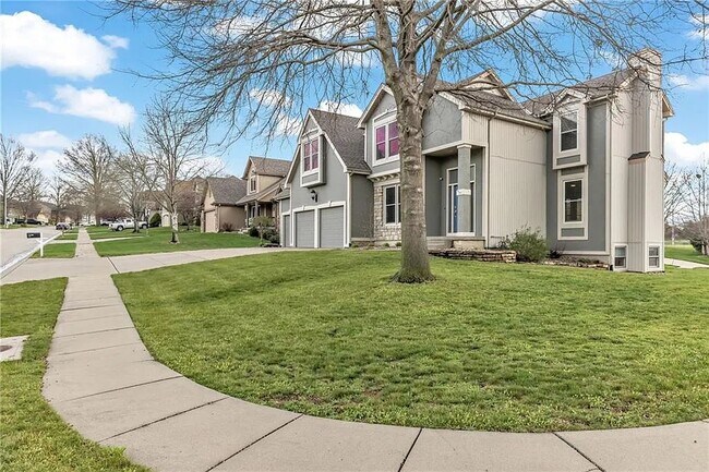 Building Photo - 1327 Huntington Dr