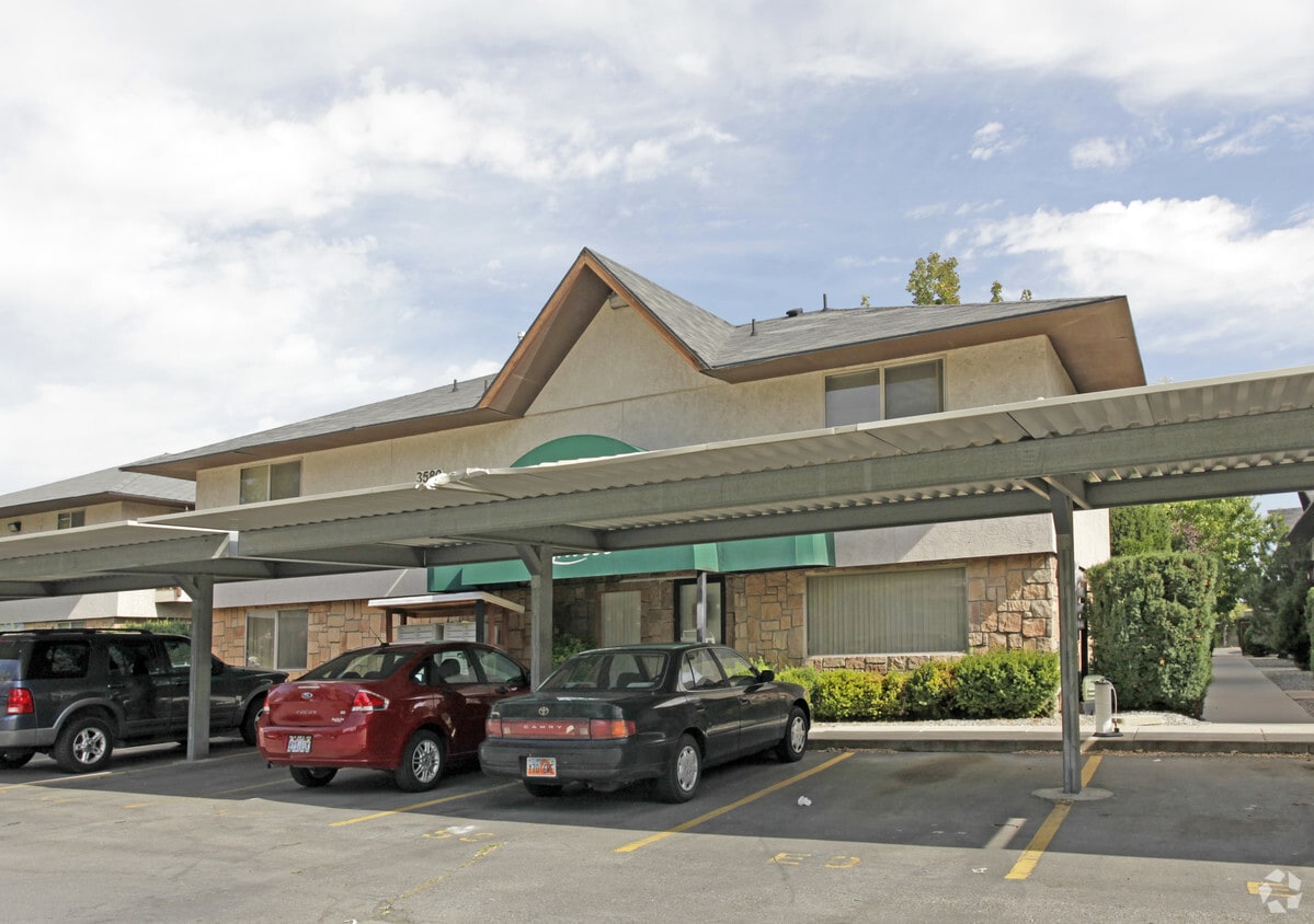 Primary Photo - Parkway Suites