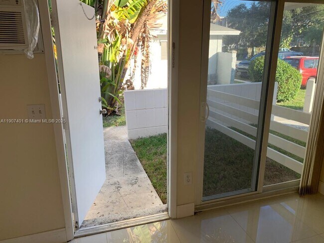 Foto del edificio - 1511 NE 117th St