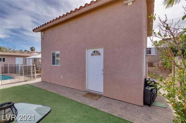 Foto del edificio - Black Mountain Retreat with Private Casita, Pool & No HOA
