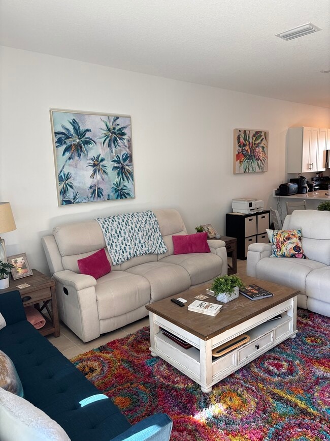 Building Photo - 8593 Daybreak St