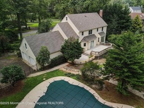 Building Photo - 18 Seven Oaks Dr