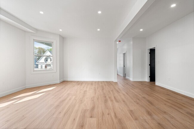Foto del edificio - 30 Howland St