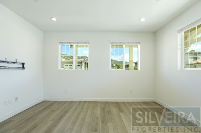 Building Photo - Incredible 3 bedroom home in SLO!