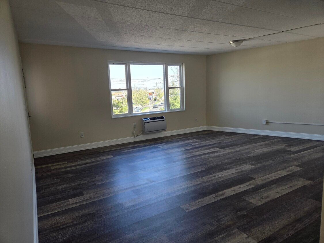 Foto principal - 685 Prospect Ave