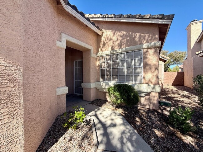 Foto del edificio - Beautiful open concept remodeled 3 bedroom...