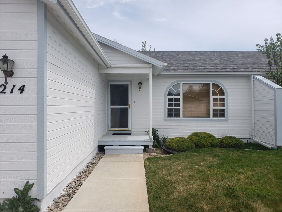 Primary Photo - TownHome in NorthWest Twin Falls