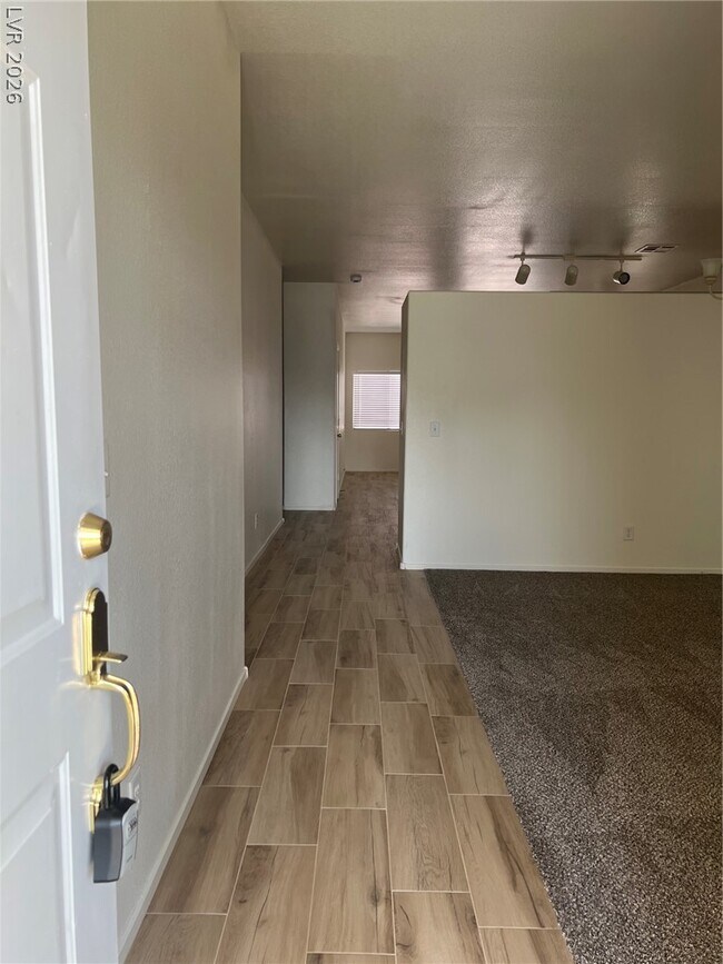 Foto del edificio - 6273 Highland Gardens Dr