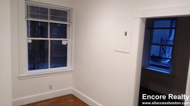 Foto del edificio - 4 Garden Ct St