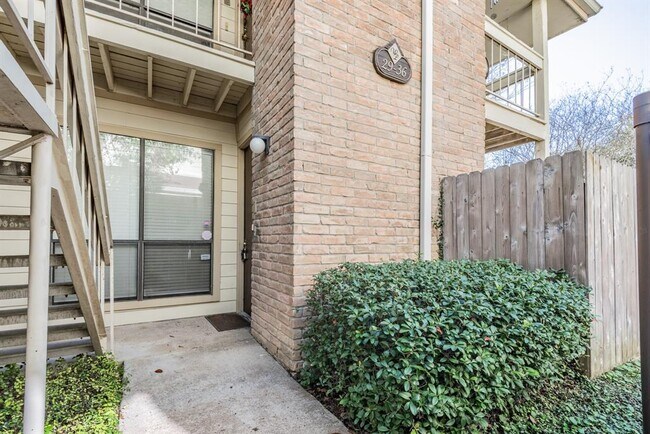Building Photo - 1881 Bering Dr