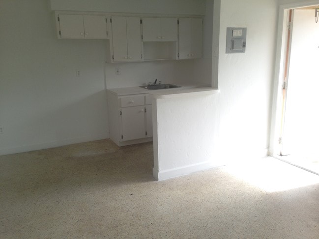 Interior Photo - 1130 W 26th St